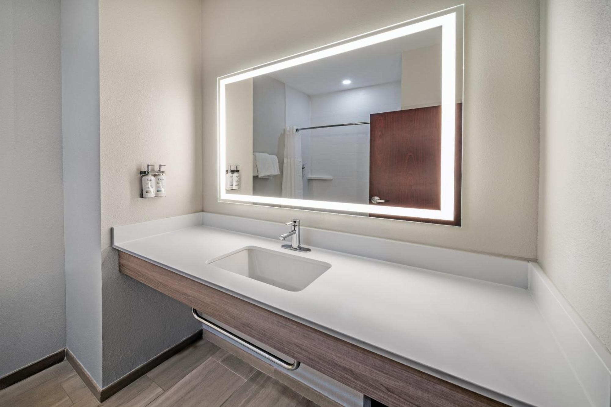 Holiday Inn Express Hotel & Suites Henderson - Traffic Star By Ihg Εξωτερικό φωτογραφία